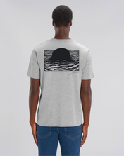 Lade das Bild in den Galerie-Viewer, T-Shirt: Kräftiger Karl &quot;SIVAN- SWIRL&quot; Print
